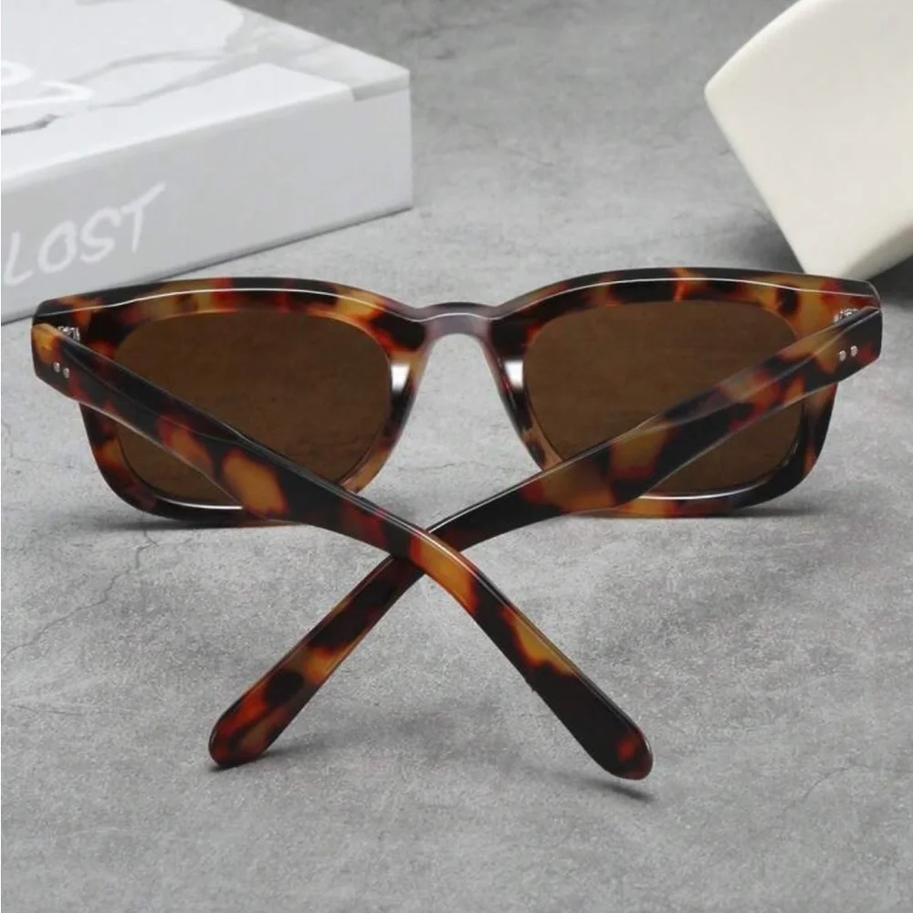 NWT Men’s Retro Tortoise Square Sunglasses Brown Tint Lens